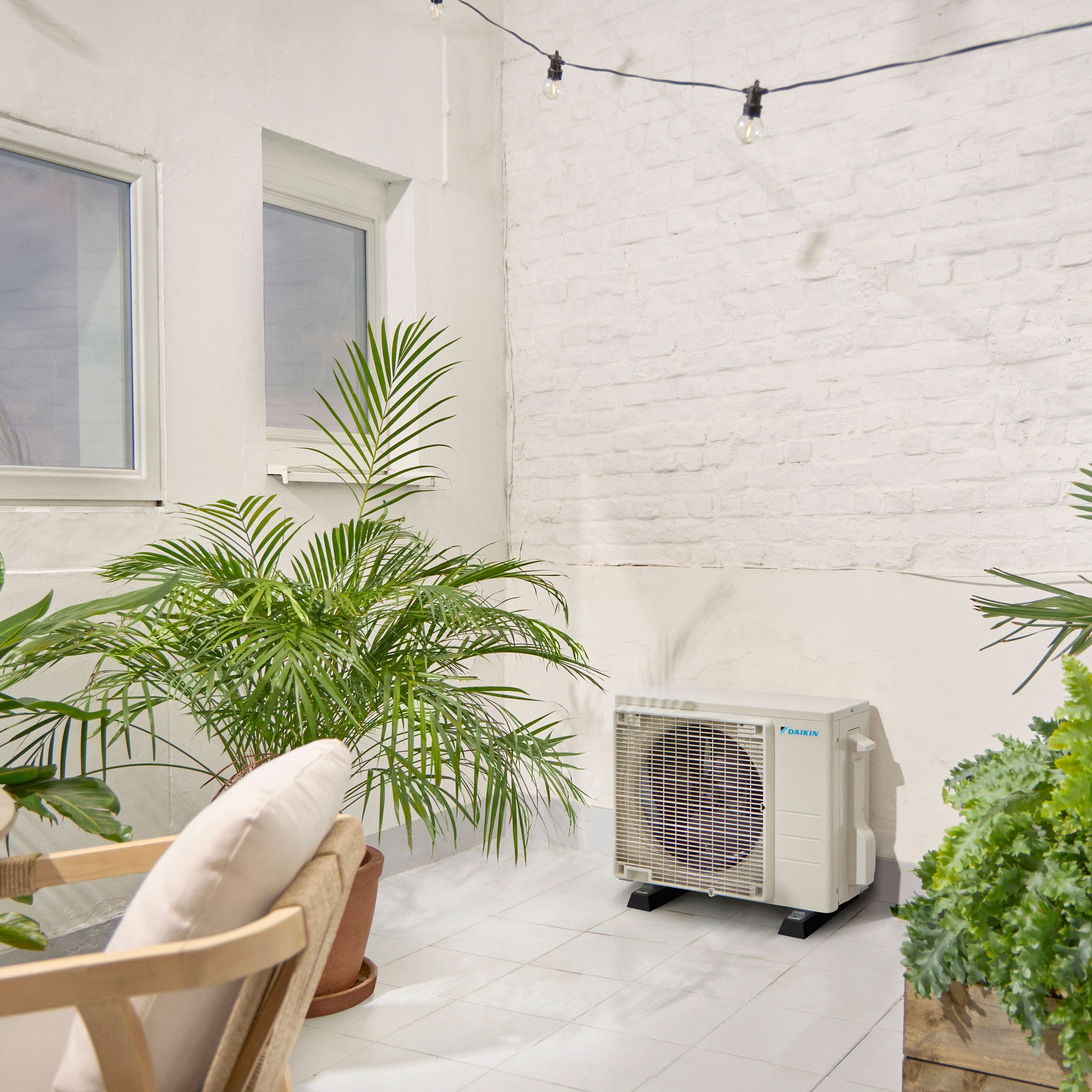 O unitate exterioară într-un balcon elegant